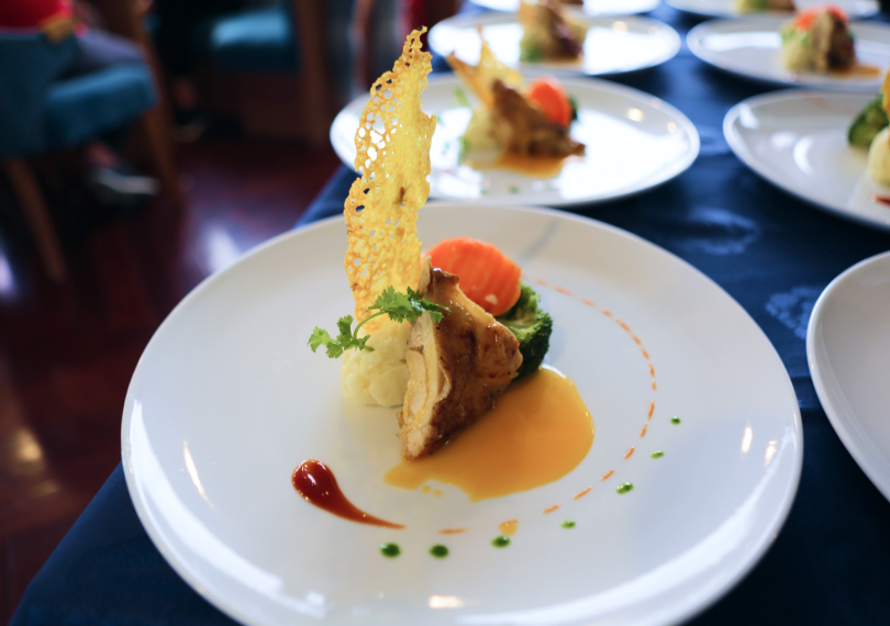 image-halong-catamaran-restaurant-6.jpg