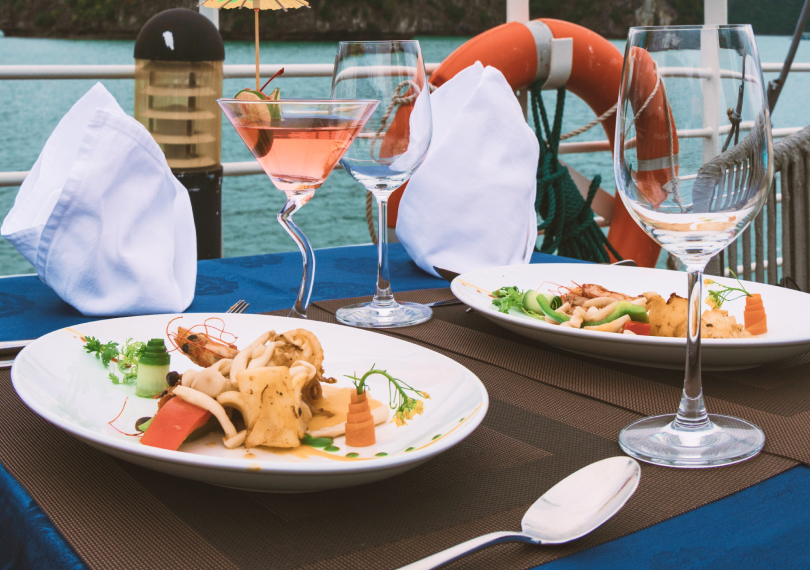 image-halong-catamaran-restaurant-10.jpg