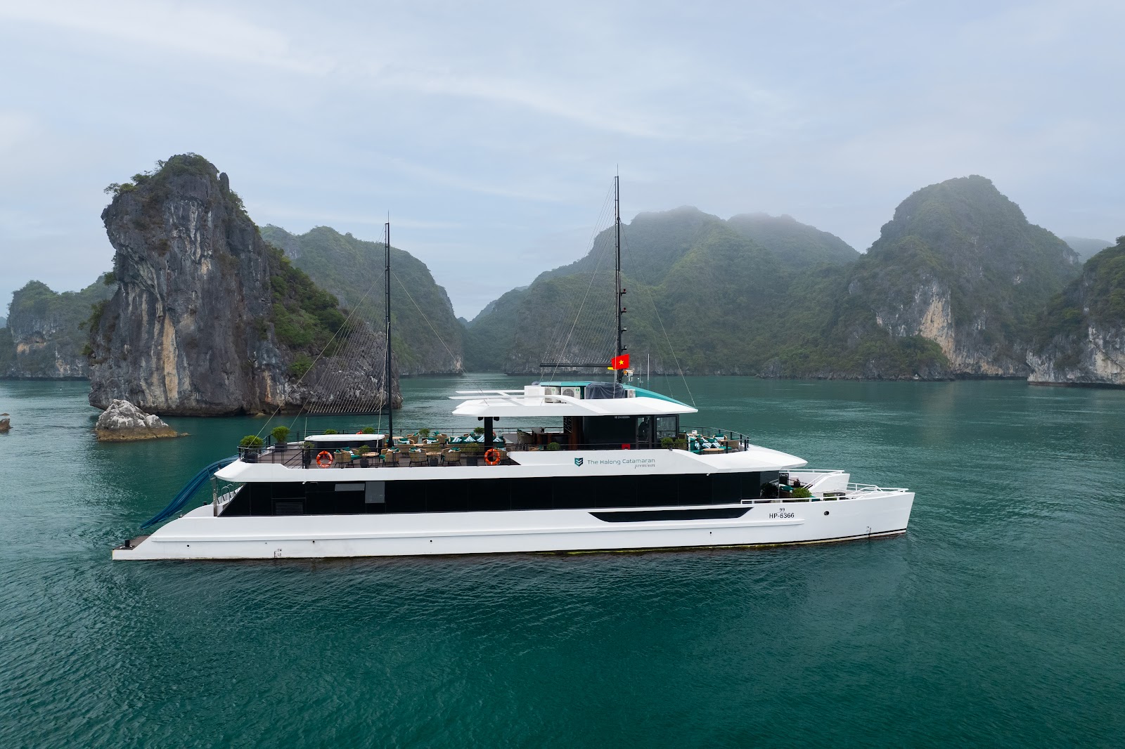 360° Open-Air Ocean Sundeck & Lounge